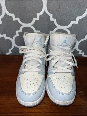 Jordan 1 Mid SE Glitter Swoosh  GUC size 6y